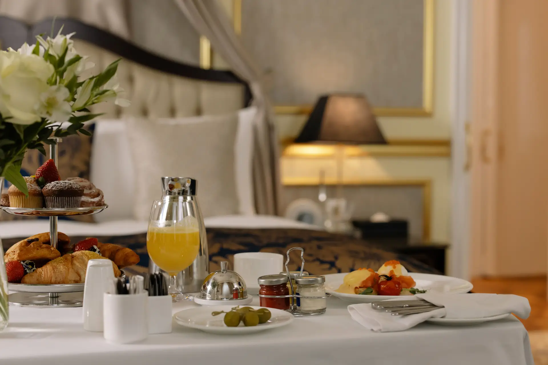 Zajtrk, postrežen v hotelski sobi